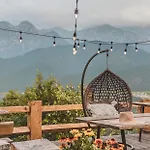 فندق مبيت وإفطار Dom Tatrzanski Ewa 3*